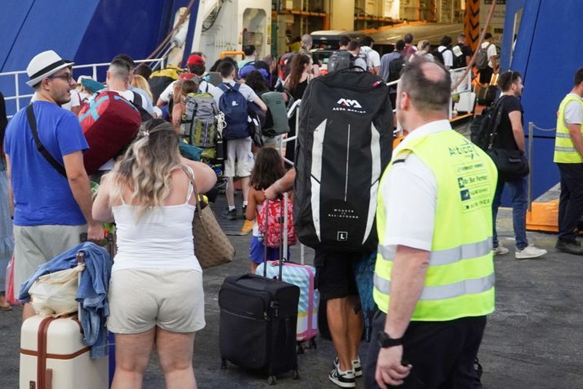 Τριήμερο Πρωτομαγιάς- Φεύγουν πριν το απεργιακό «μπλόκο»