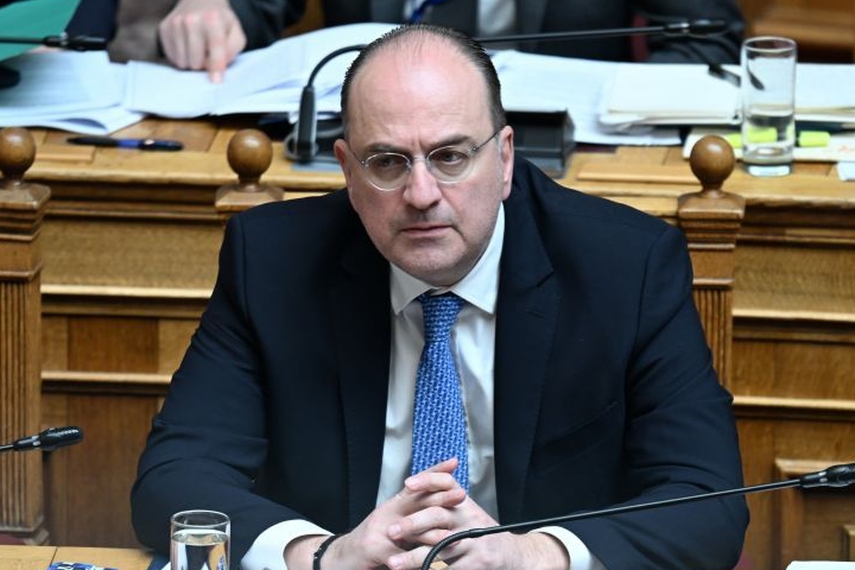 Θύελλα με το πτυχίο του Μακ. Λαζαρίδη- Τον στηρίζει η κυβέρνηση