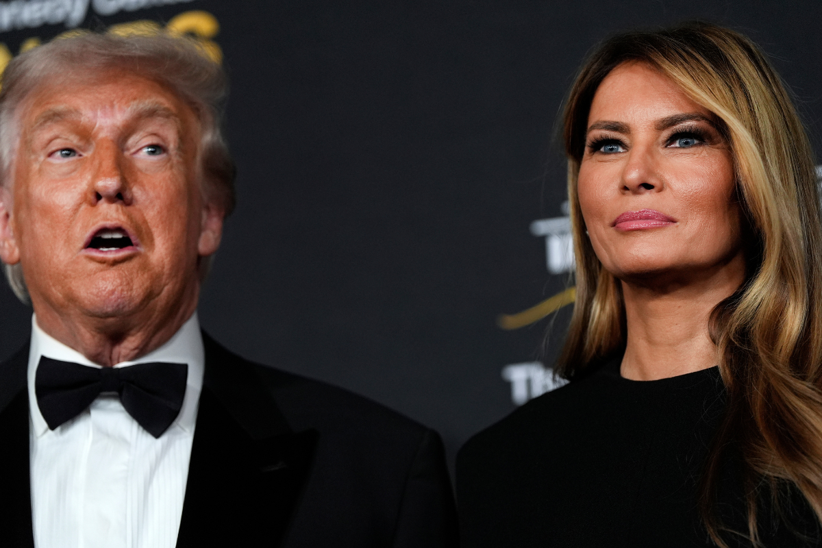 Η Μελάνια Τραμπ καλεί το ABC να «πάρει θέση» για τον Τζίμι Κίμελ για αστείο που έκανε ο κωμικός