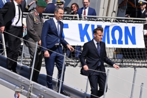 Ελληνογαλλική αμυντική συνεργασία- Ο Εμ. Μακρόν στη φρεγάτα «ΚΙΜΩΝ» στον Πειραιά