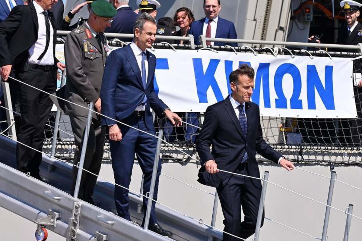 Ελληνογαλλική αμυντική συνεργασία- Ο Εμ. Μακρόν στη φρεγάτα «ΚΙΜΩΝ» στον Πειραιά