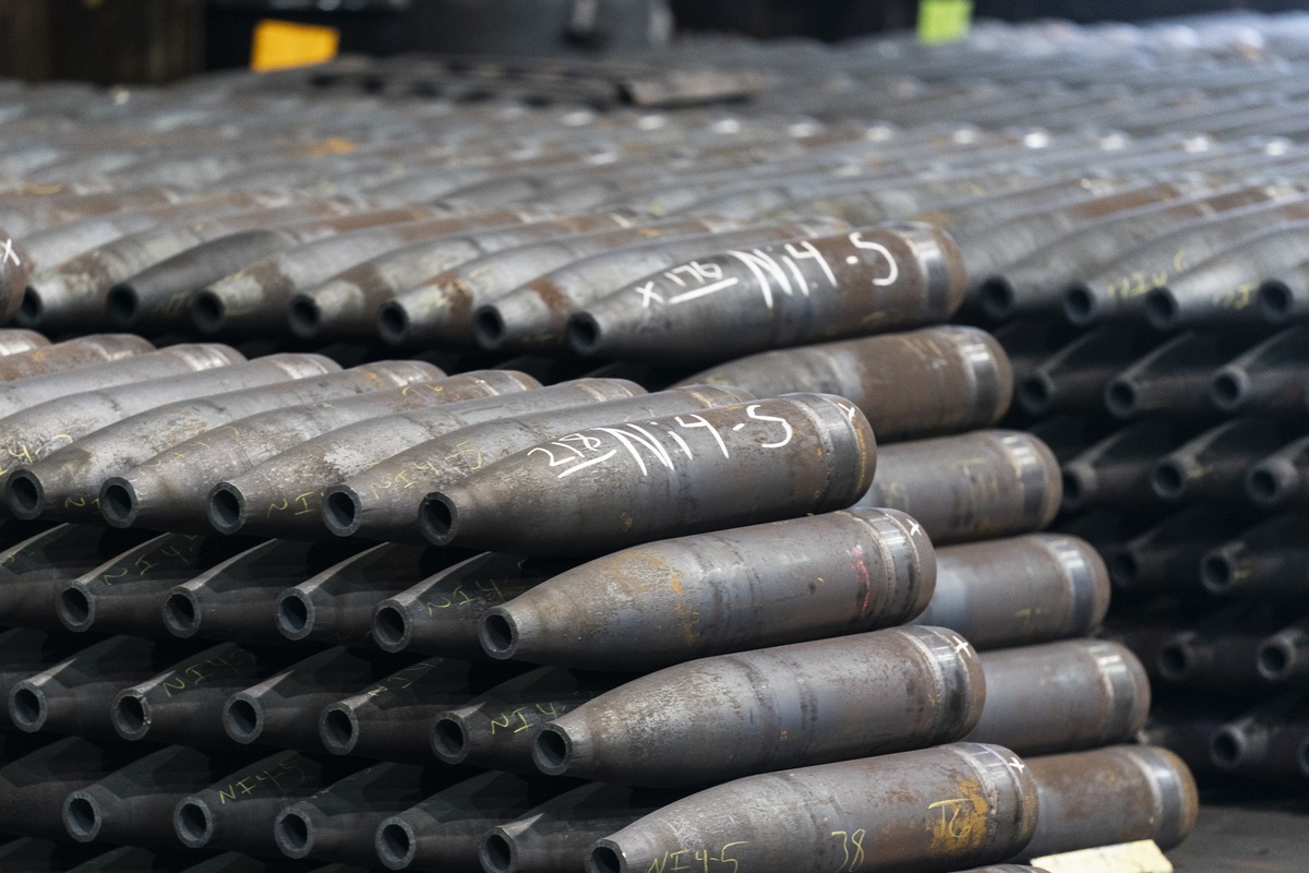 Οι παγκόσμιες στρατιωτικές δαπάνες πλησίασαν τα 3 τρισ. δολ. το 2025