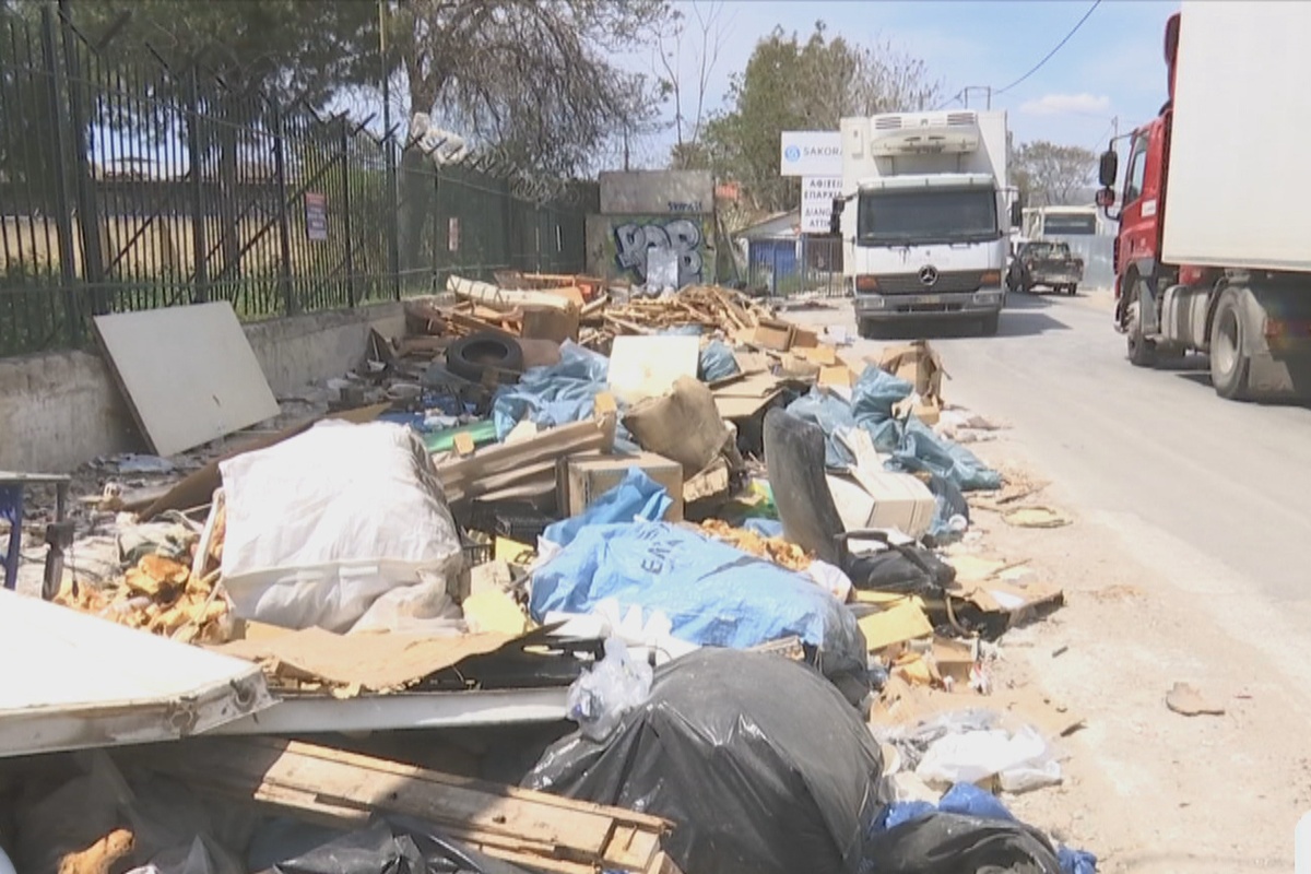 Νέες συλλήψεις για παράνομες χωματερές- ξεφορτώνουν όπου βρουν