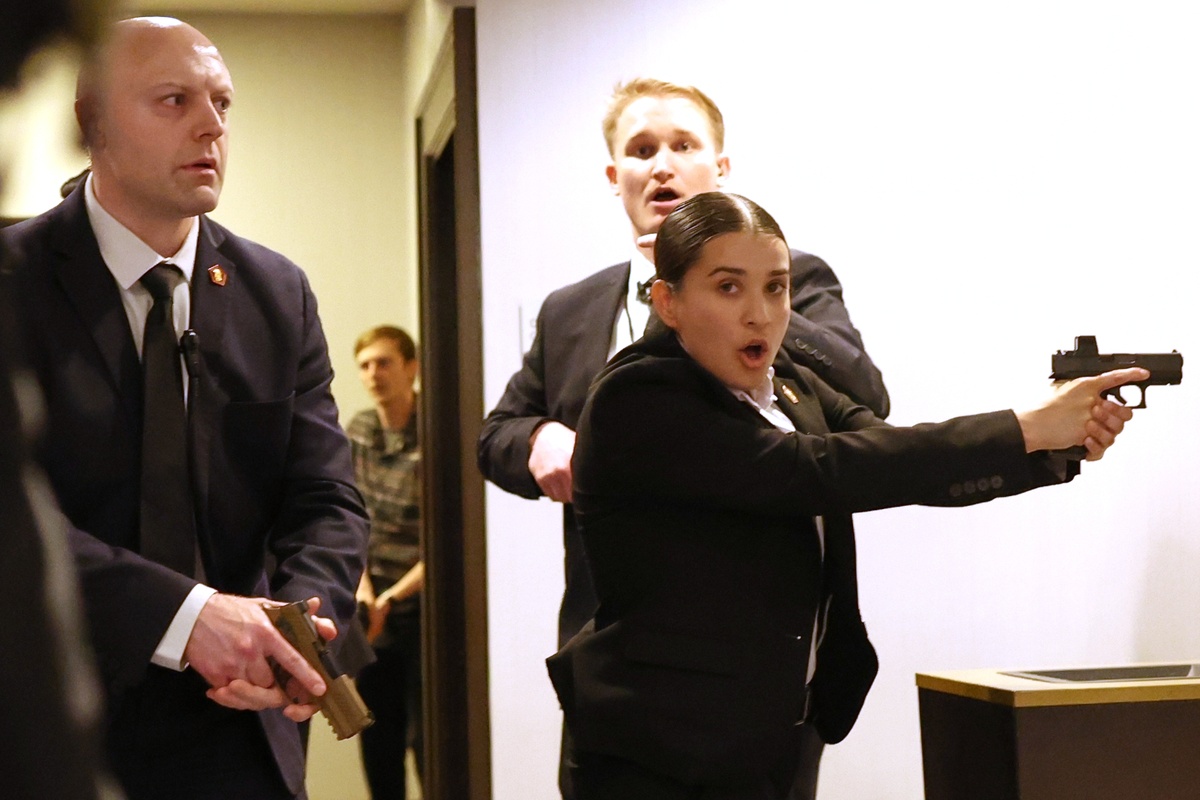 Τρόμος από ένοπλη επίθεση στο δείπνο των ανταποκριτών- Φυγάδευσαν Τραμπ, μελάνια και Βανς