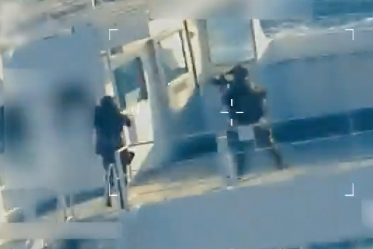 Αμερικανικό ρεσάλτο στην Αραβική Θάλασσα- Παρατείνεται ο θαλάσσιος αποκλεισμός του Ιράν