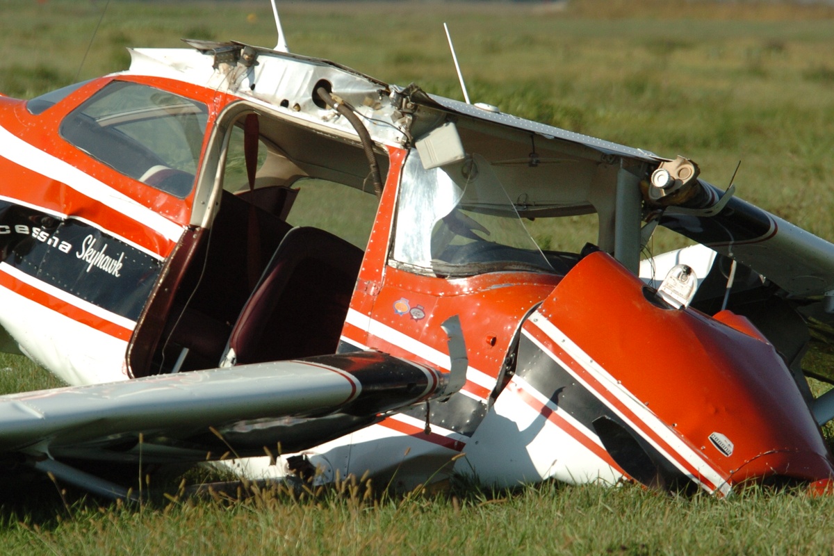 Συντριβή στο Λος Άντζελες- Τσέσνα πιάστηκε σε καλώδιο
