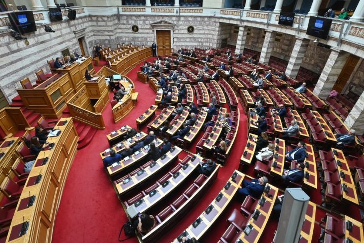 Επιχείρηση αλλαγής ατζέντας- Στρίβειν δια της απουσίας οι «αντάρτες» βουλευτές