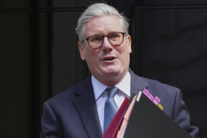 Ο Κιρ Στάρμερ «δεν θα υποχωρήσει» στις αμερικανικές πιέσεις για να συρθεί το ΗΒ στον πόλεμο