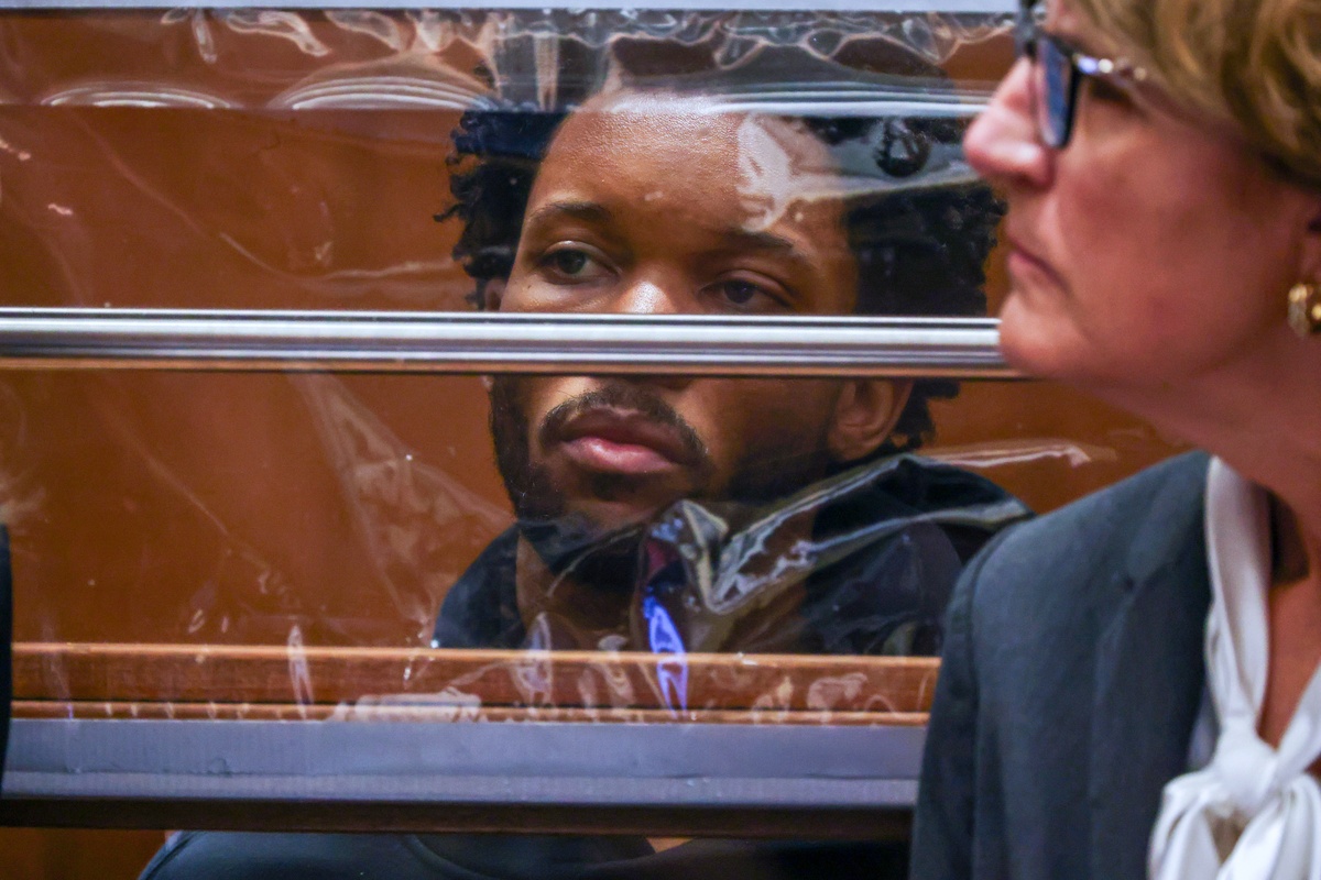 Ο τραγουδιστής D4vd κατηγορείται για φόνο ανήλικης, όπου διαμέλισε το πτώμα της