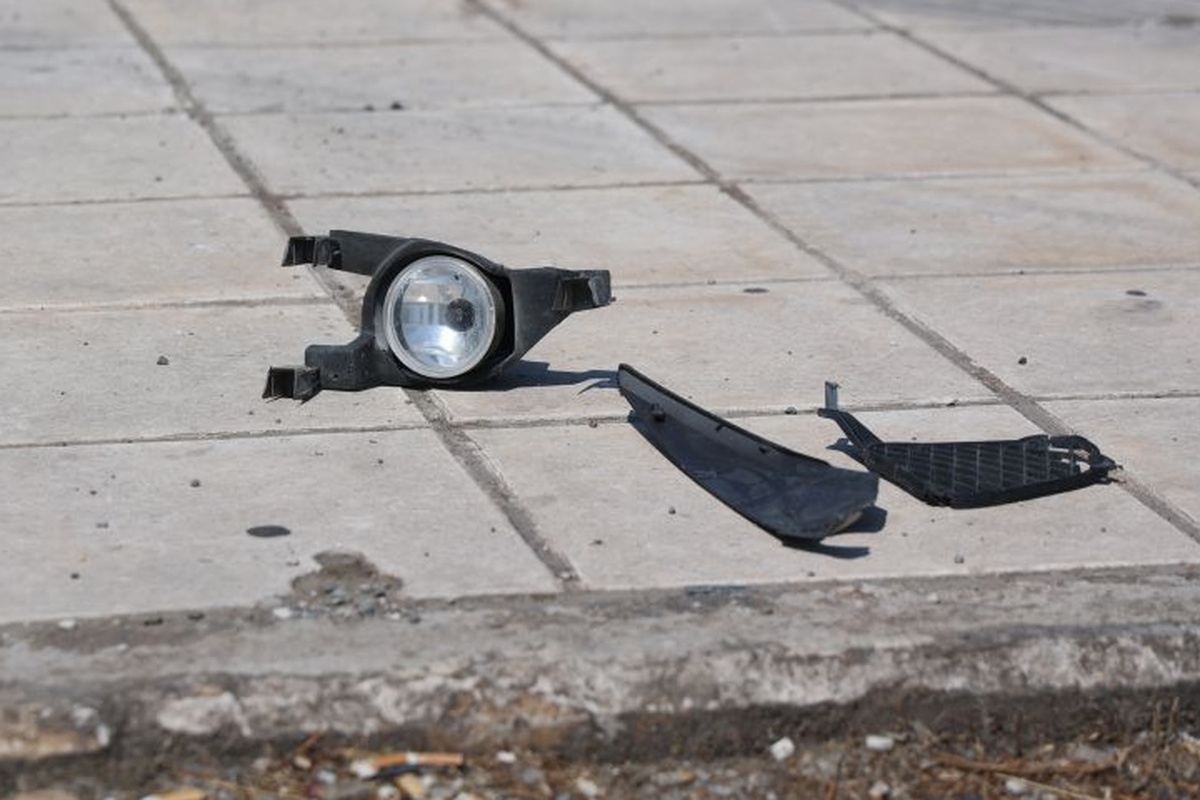 Κρήτη: Έχασε τον έλεγχο του αυτοκινήτου και «καρφώθηκε» σε σταθμευμένα οχήματα