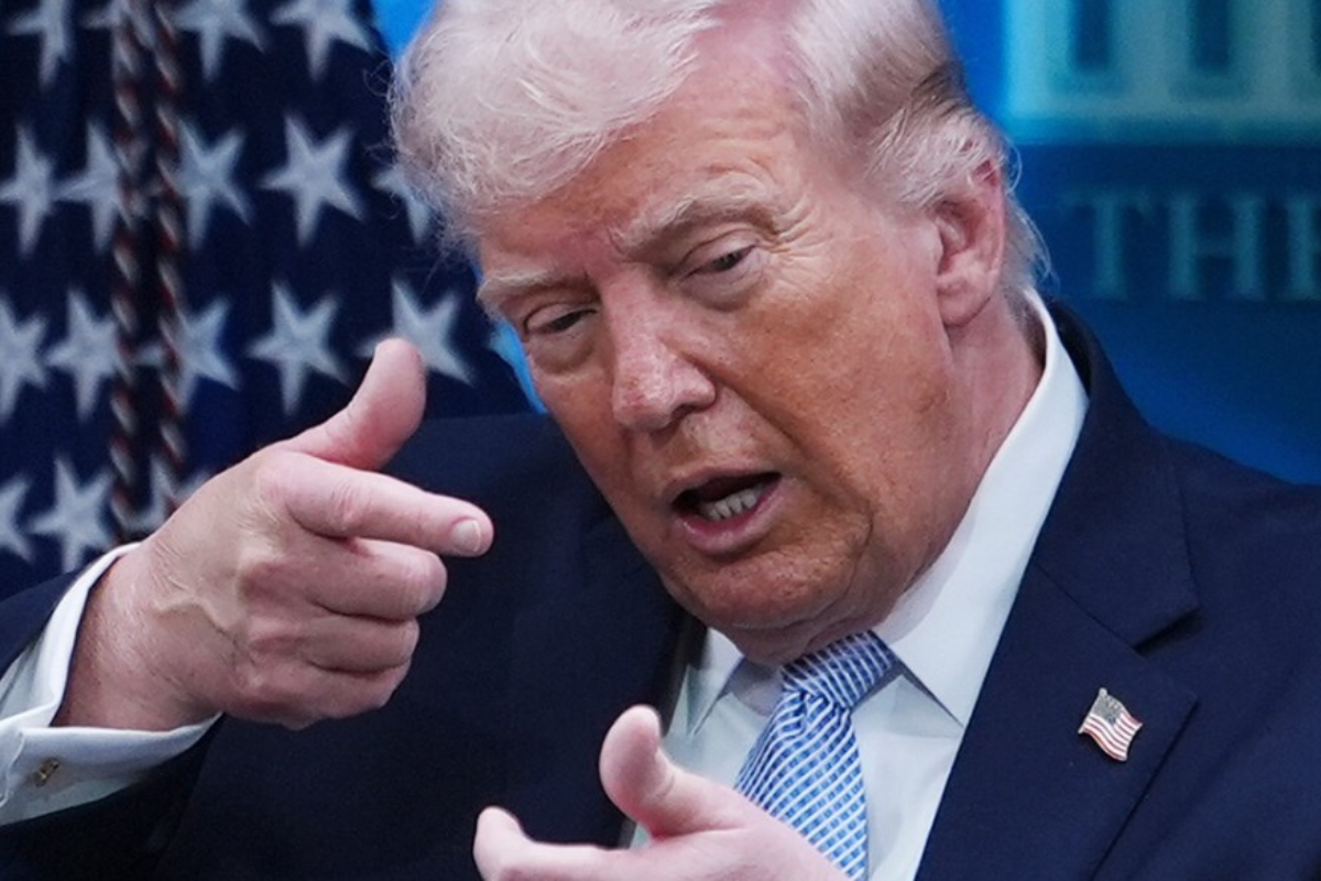 Ντ. Τραμπ: Όποιο ιρανικό πλοίο πλησιάζει το Στενό του Ορμούζ θα «εξουδετερώνεται αμέσως»