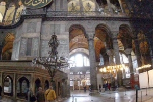 Προφυλακισμένοι οι δυο Έλληνες που άνοιξαν ελληνική σημαία στην Αγία Σοφία