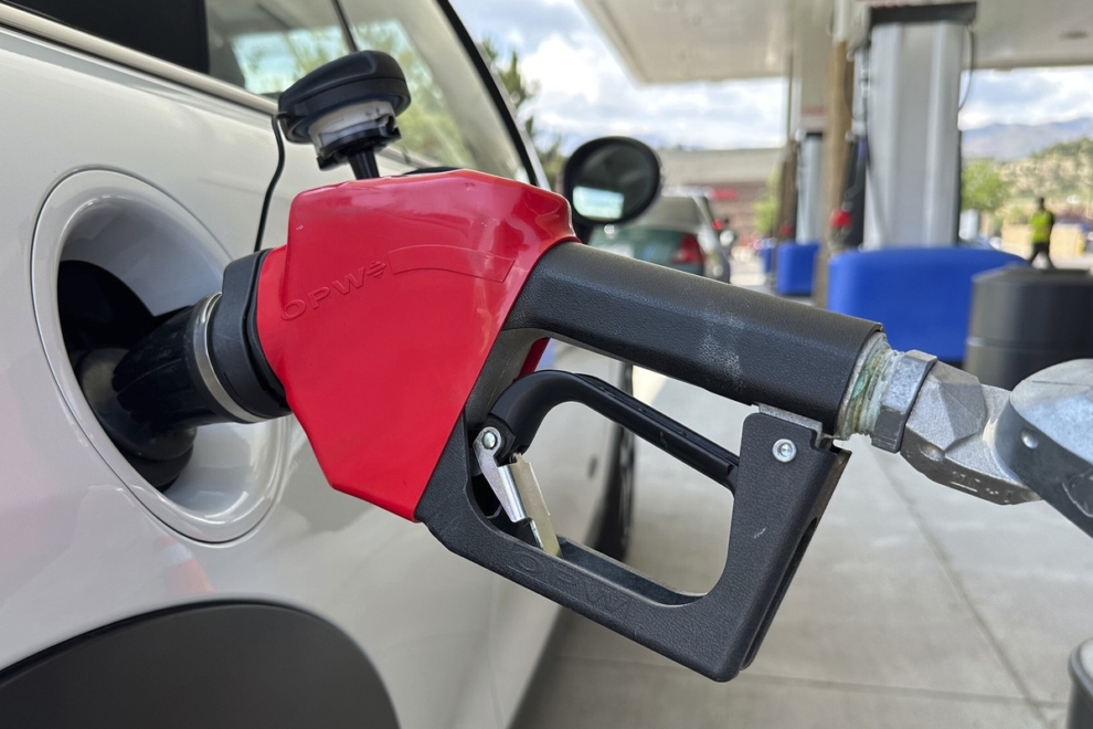 Η κυβέρνηση της Γερμανίας μειώνει τον φόρο στα καύσιμα