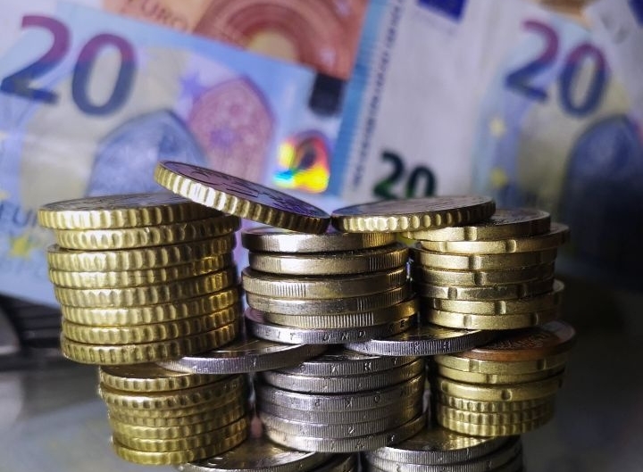 Στις αγορές το Ελληνικό Δημόσιο με επανέκδοση 10ετούς ομολόγου