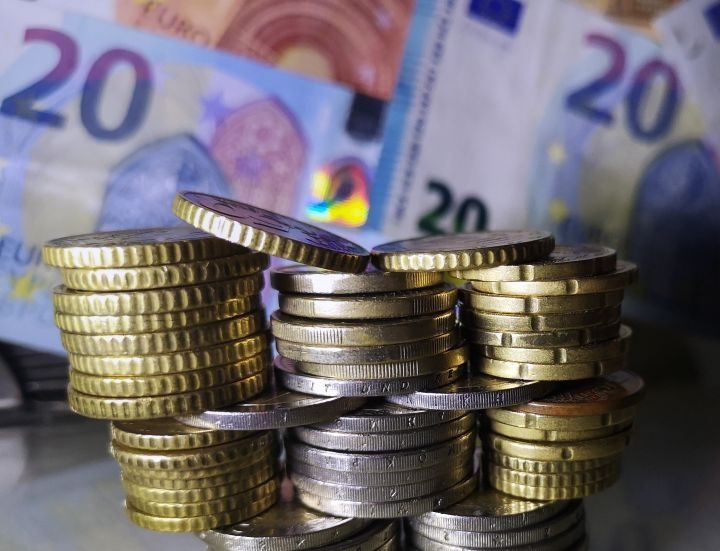 Στις αγορές το Ελληνικό Δημόσιο με επανέκδοση 10ετούς ομολόγου