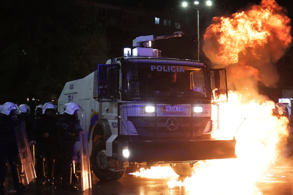 Επεισόδια στα Τίρανα