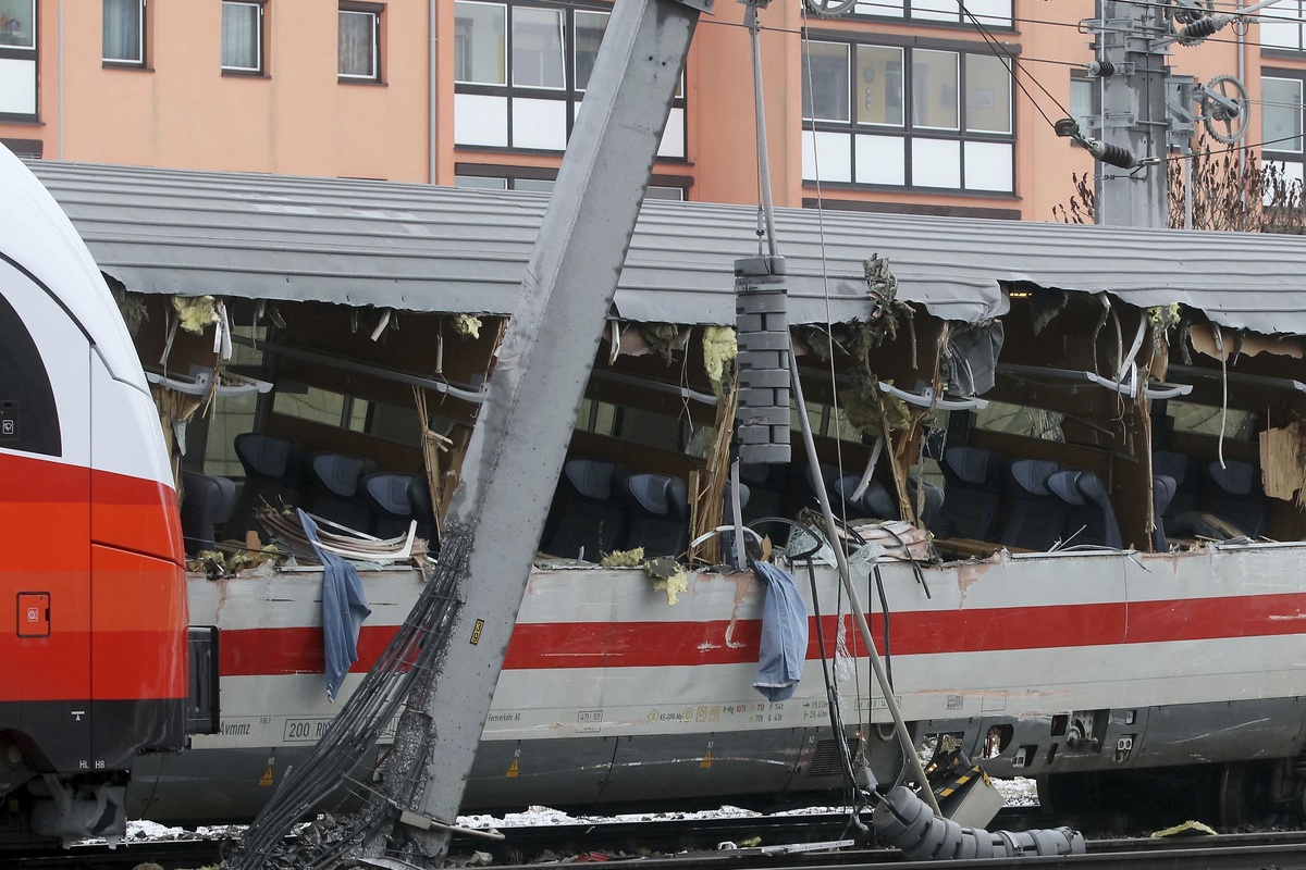 Δανία: Δύο τρένα συγκρούστηκαν μετωπικά στο Χίλεροντ