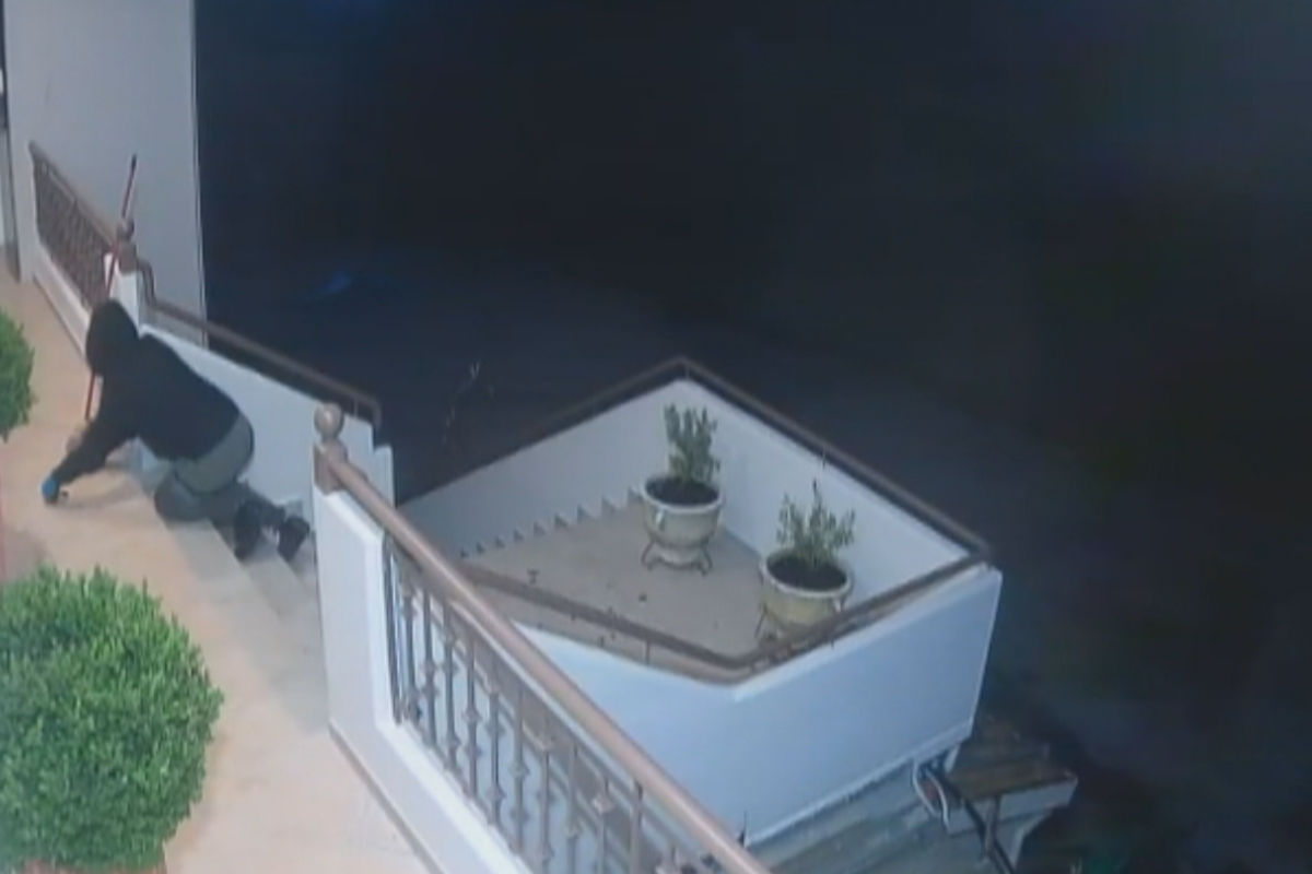 Εισβολή τρόμου σε σπίτι στο Θέρμο – Βίντεο ντοκουμέντο