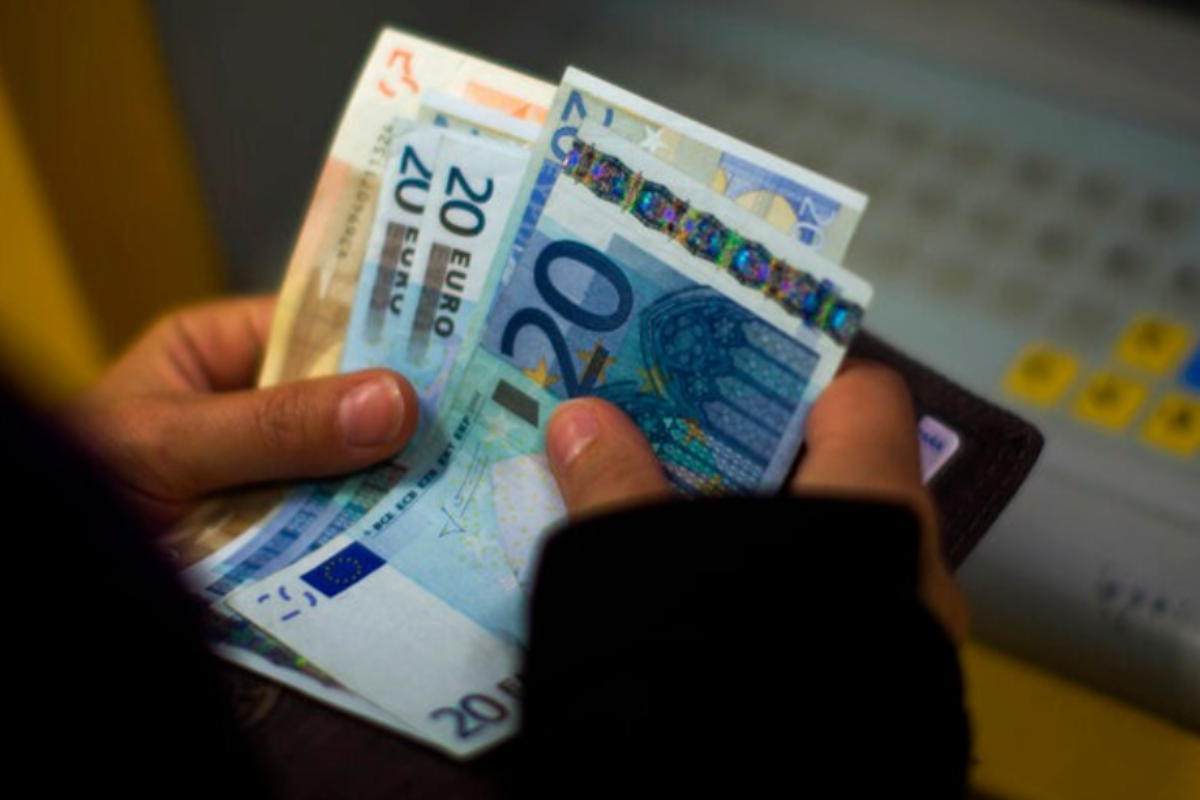 Κατώτατος μισθός και ενισχύσεις