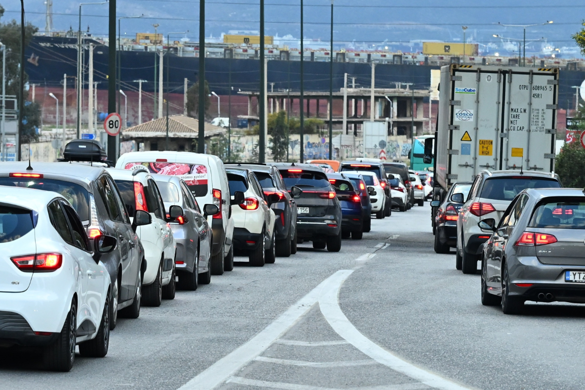 Έξοδος Πάσχα: Ιδιαίτερα αυξημένη η κίνηση στην Αθηνών-Κορίνθου