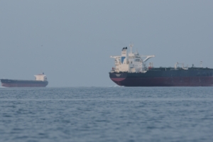 «Παιχνίδια» με τα στενά του Ορμούζ