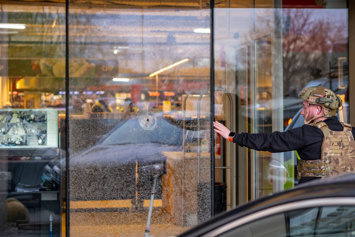 8 άνθρωποι παραμένουν στο νοσοκομείο, μετά την επίθεση με πυροβολισμούς στο Κίεβο