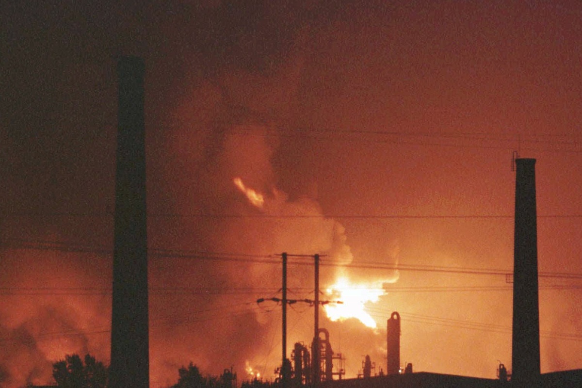 Λαμπάδιασαν 2.000 ηλεκτρικά αυτοκίνητα