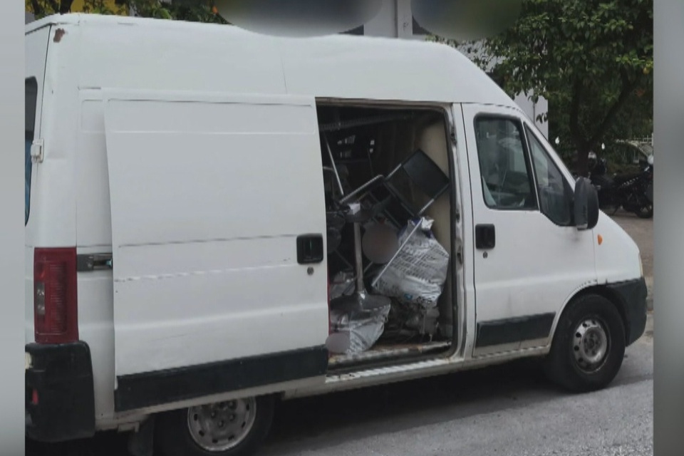 Σπείρα με βαν έκλεβε μηχανάκια