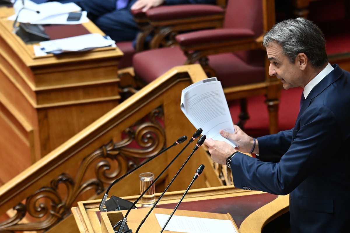 Μάχη κορυφής στη Βουλή για το κράτος δικαίου