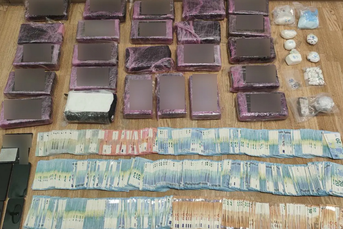 Κατάσχεσαν 27 κιλά κοκαΐνης στον Πειραιά