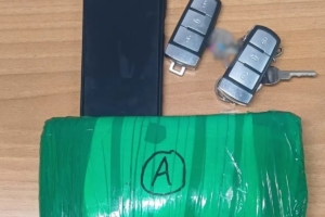 Αστυνομικός σκύλος «ξετρύπωσε» πάνω από ένα κιλό κοκαΐνης σε πορτ μπαγκάζ