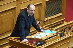 Μετωπική για το πτυχίο Λαζαρίδη