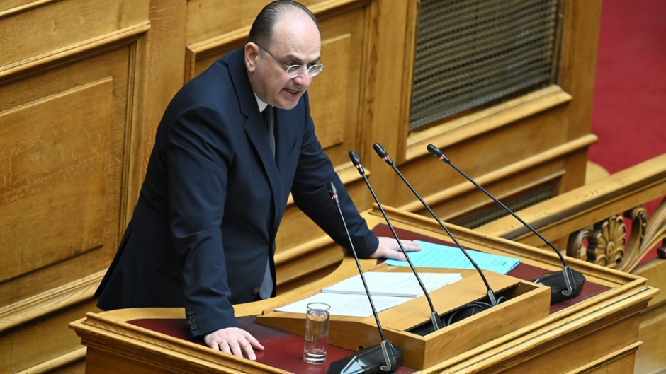 Μετωπική για το πτυχίο Λαζαρίδη