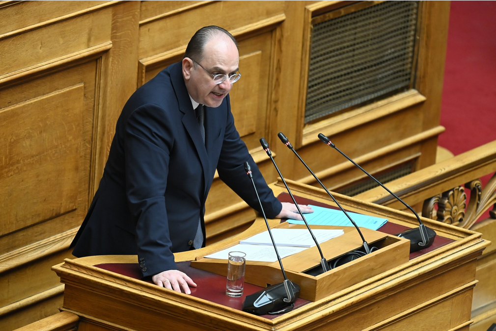 Μετωπική για το πτυχίο Λαζαρίδη