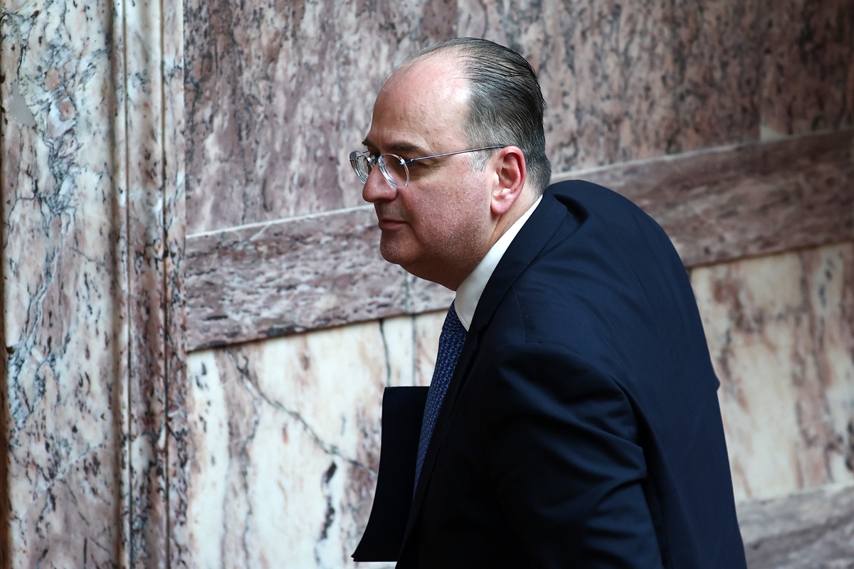 Το παρασκήνιο της παραίτησης Λαζαρίδη