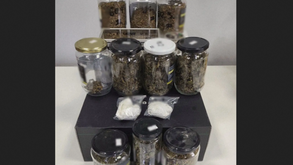 Χειροπέδες σε 51χρονο για κατοχή ναρκωτικών ουσιών