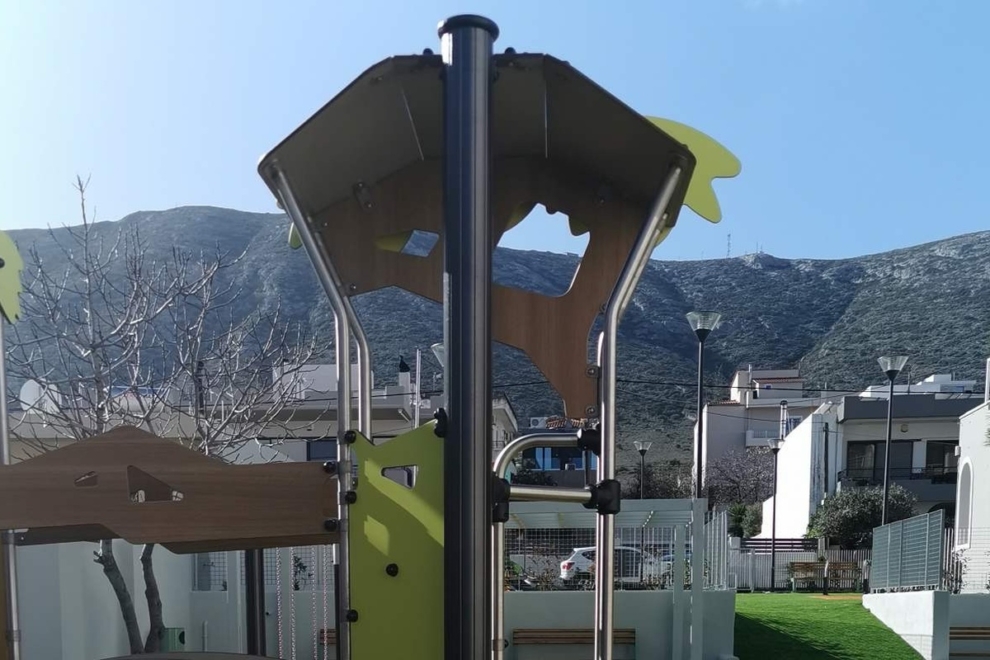 Άγνωστοι αφαίρεσαν βίδες ασφαλείας από κούνια σε παιδική χαρά στην Καλαμαριά