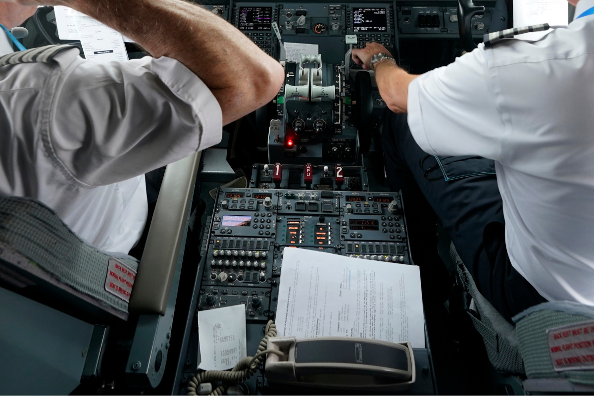 Από τους αιθέρες στη σύνταξη – Τελευταία πτήση