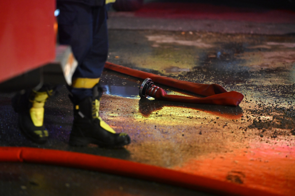 Φωτιά σε χώρο με σταθμευμένα ενοικιαζόμενα αυτοκίνητα στο Ηράκλειο