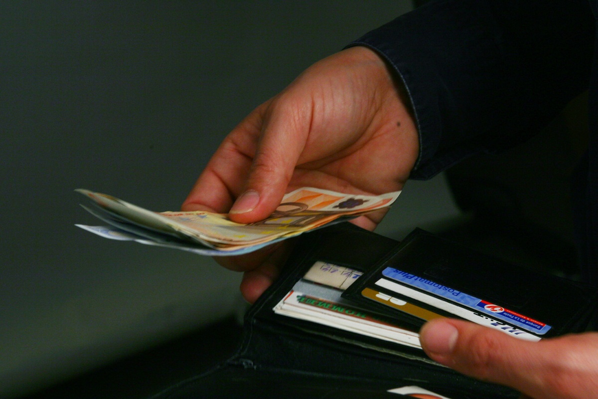 Μετρούν και το ευρώ