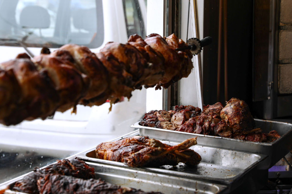 «Φωτιά» οι παραγγελίες σε φούρνους και ταβέρνες