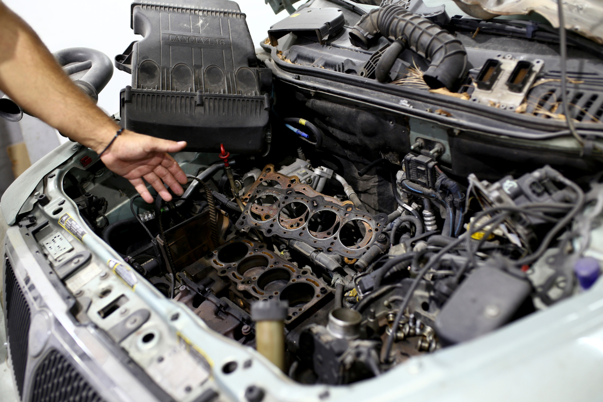 Ασυντήρητα αυτοκίνητα στους δρόμους – Στο συνεργείο μόνο για λάδια και νερό