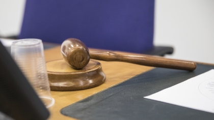 Συρία: Ξεκίνησε η δίκη μέλους της οικογένειας Άσαντ για εγκλήματα πολέμου