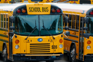 ΗΠΑ: Σχολικό τράκαρε με τρένο