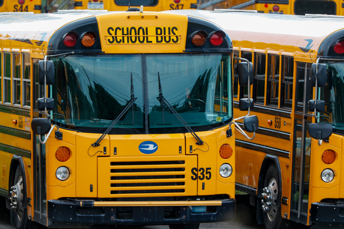 ΗΠΑ: Σχολικό τράκαρε με τρένο