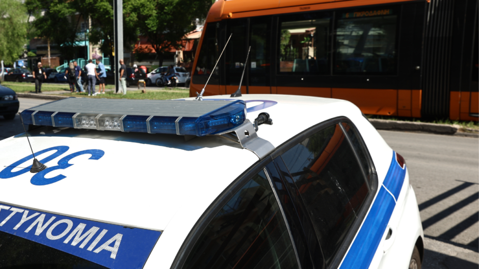 Βάρκα “βρήκε” σε καλώδια του… τραμ