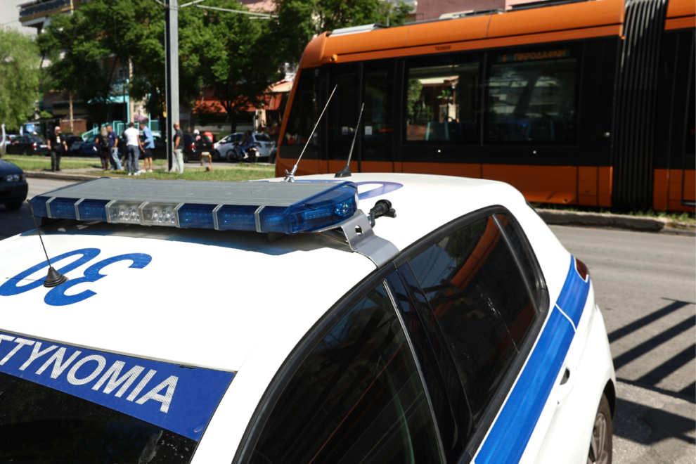 Χειροπέδες σε 58χρονο για παράνομους συναγερμούς και χρήση σήματος της ΕΛ.ΑΣ.