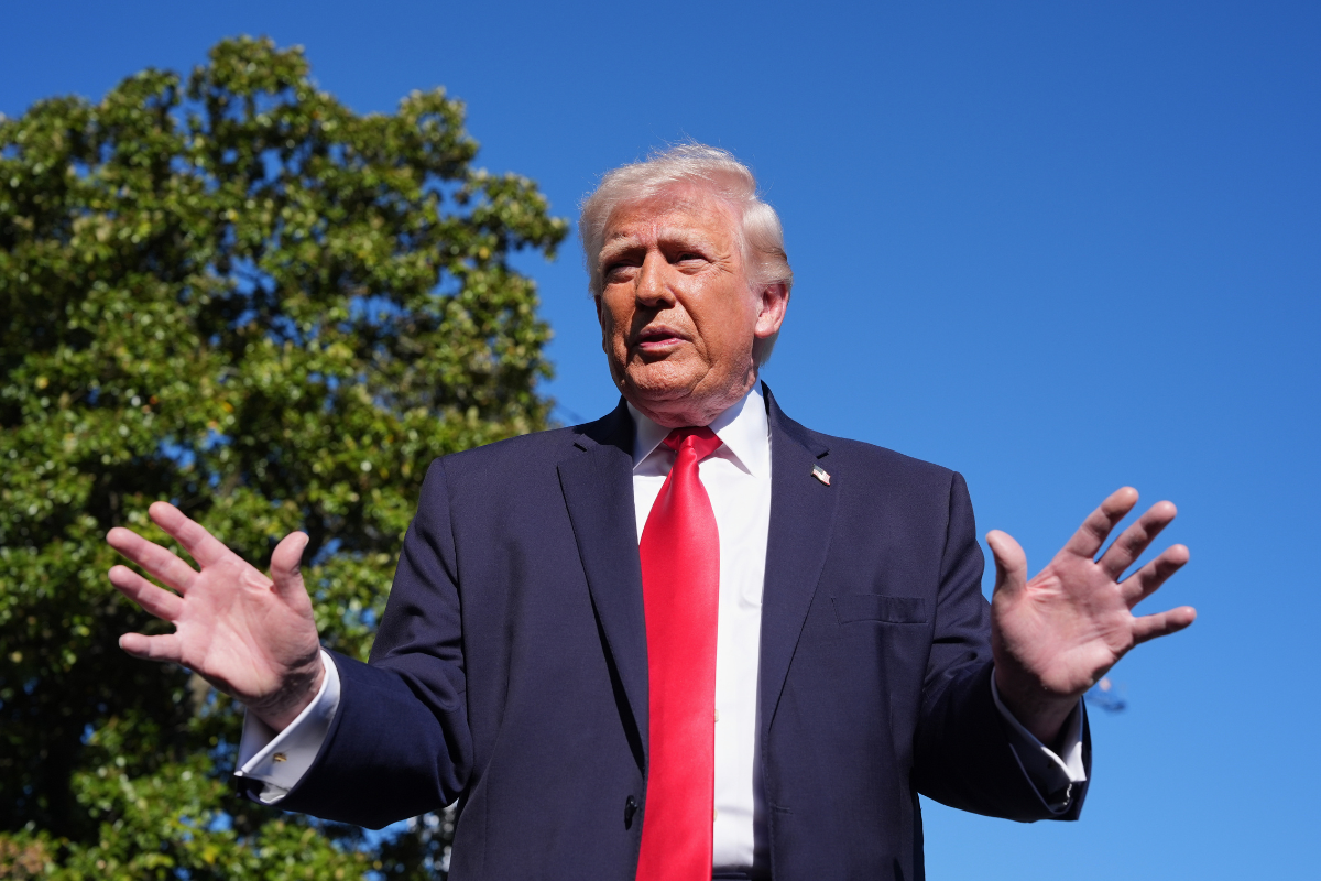 Ο Τραμπ λέει ότι οι ΗΠΑ θα αρχίσουν αμέσως να αποκλείουν τα Στενά του Ορμούζ