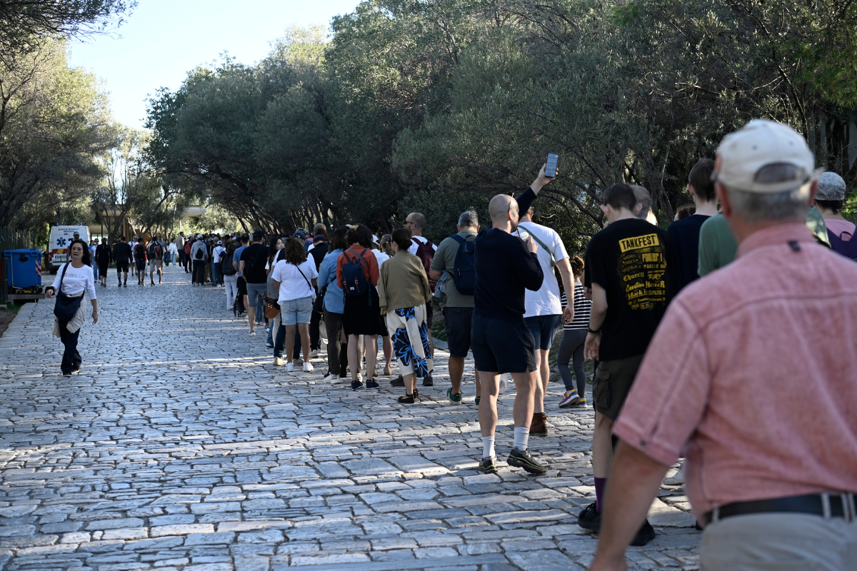 Γέμισε τουρίστες η Αθήνα