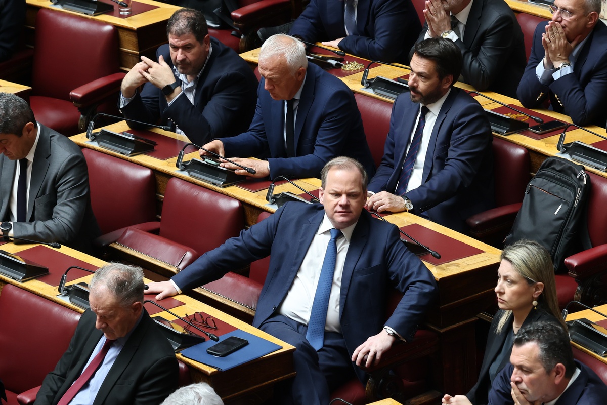 Ώρα άρσης ασυλιών στη Βουλή